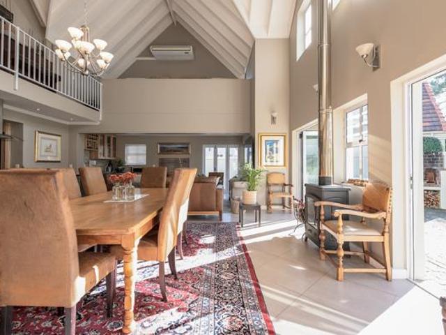 4 Bedroom House in Boschenmeer Golf & Country Estate
