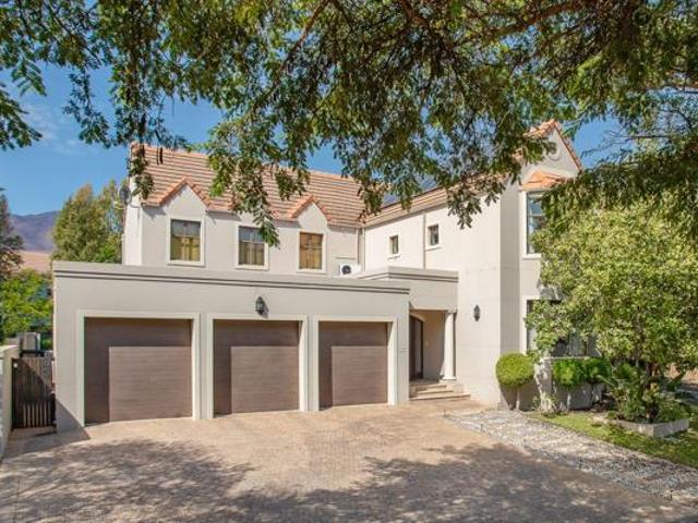 4 Bedroom House in Boschenmeer Golf & Country Estate