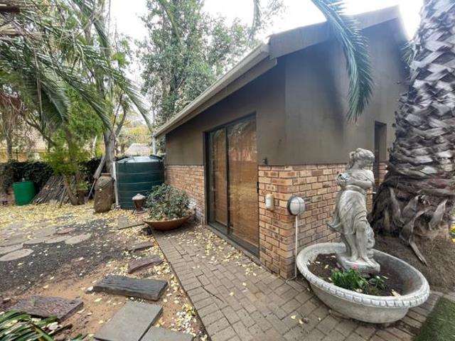 4 Bedroom House in Baysvalley