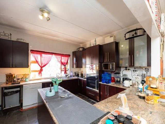 4 Bedroom House in Baysville