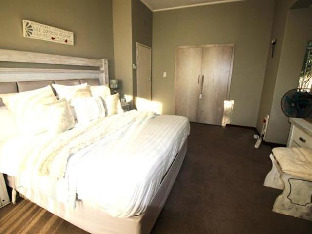 4 Bedroom House in Bayswater