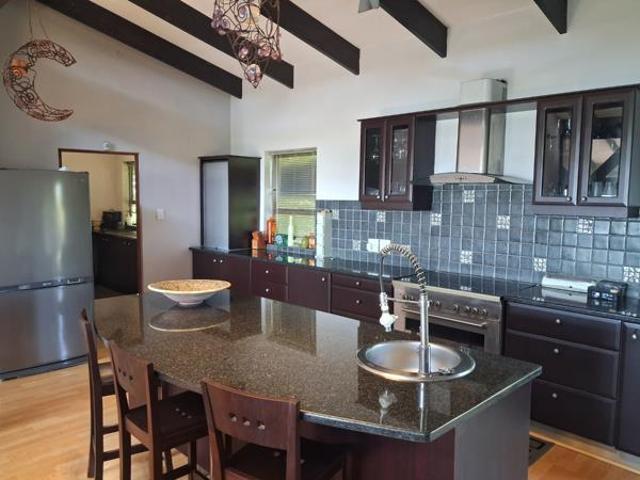 4 Bedroom House in Bazley Beach