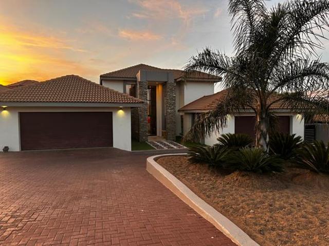 4 Bedroom House in Bankenveld