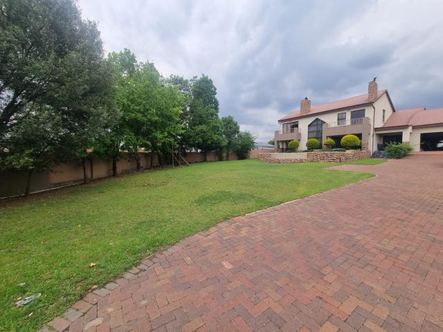 4 Bedroom House in Bankenveld