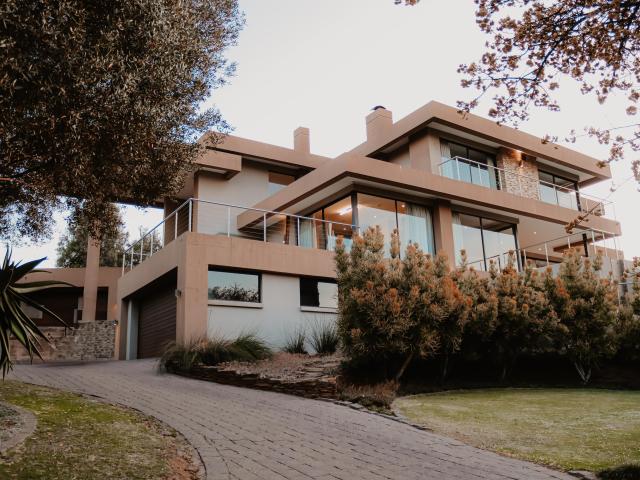 4 Bedroom House in Bankenveld