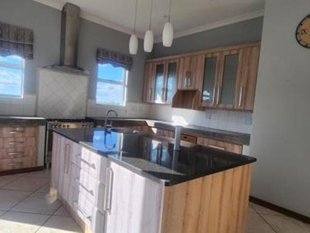 4 Bedroom House in Bankenveld