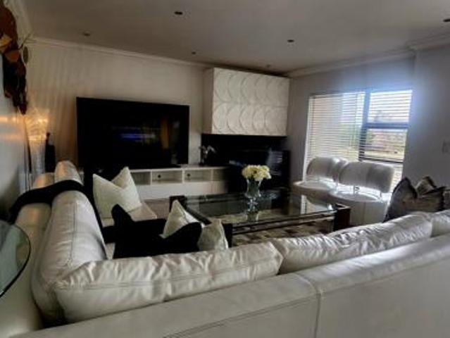4 Bedroom House in Bankenveld