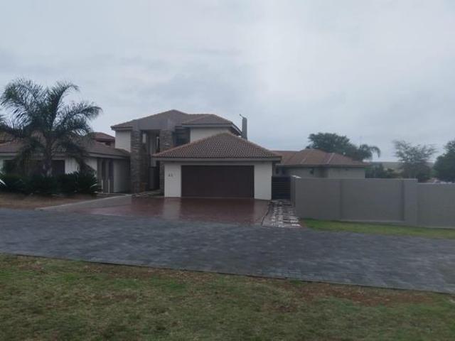 4 Bedroom House in Bankenveld