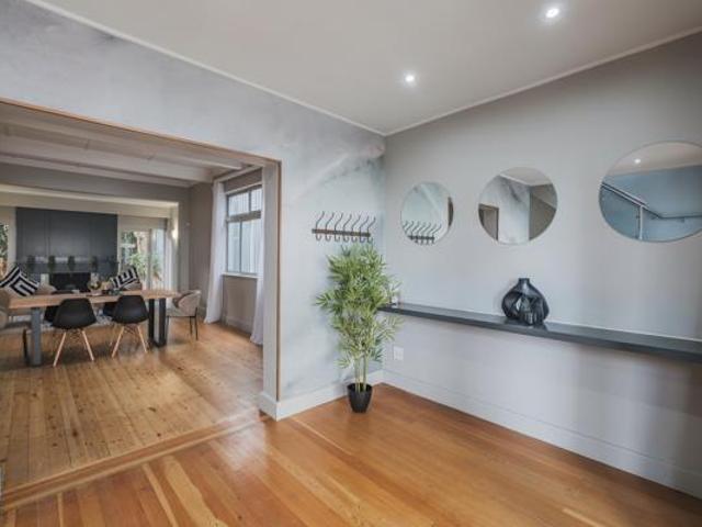 4 Bedroom House in Bantry Bay
