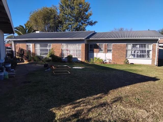 4 Bedroom House in Barry Hertzog Park