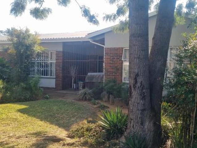 4 Bedroom House in Barry Hertzog Park