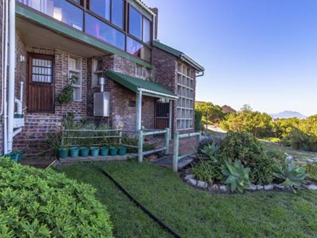 4 Bedroom House in Bettys Bay