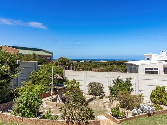 4 Bedroom House in Bettys Bay