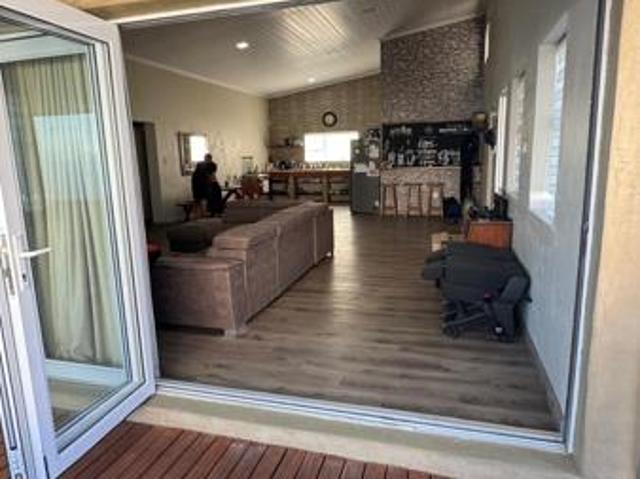 4 Bedroom House in Bettys Bay