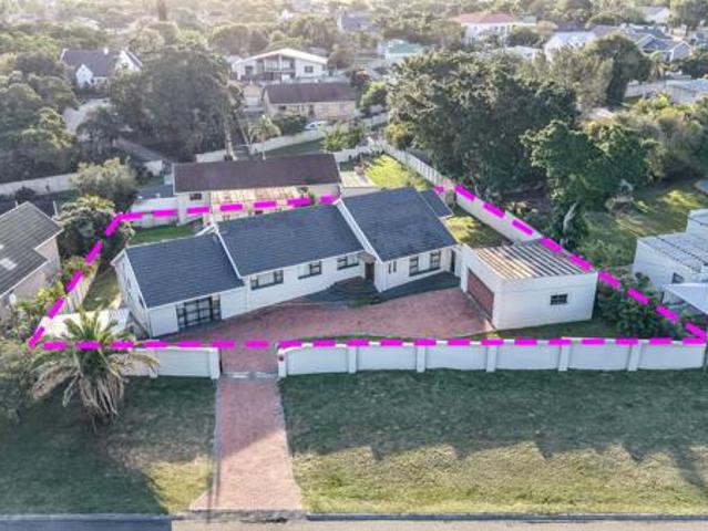 4 Bedroom House in Beacon Bay