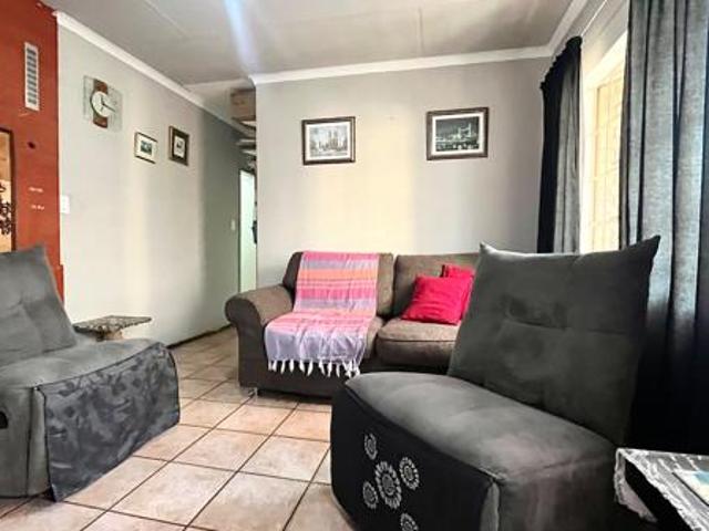 4 Bedroom House in Bendor Park