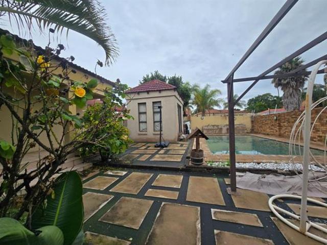 4 Bedroom House in Bendor