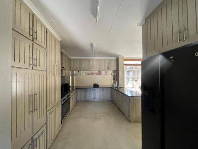 4 Bedroom House in Bendor