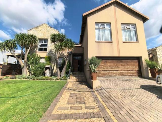 4 Bedroom House in Bendor