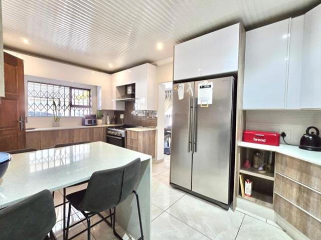 4 Bedroom House in Bendor