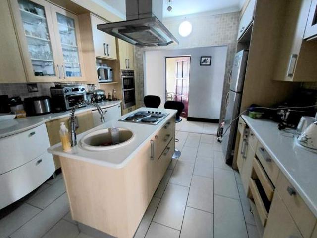 4 Bedroom House in Bendor