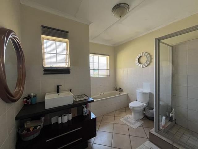 4 Bedroom House in Bendor