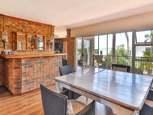 4 Bedroom House in Berg En Dal