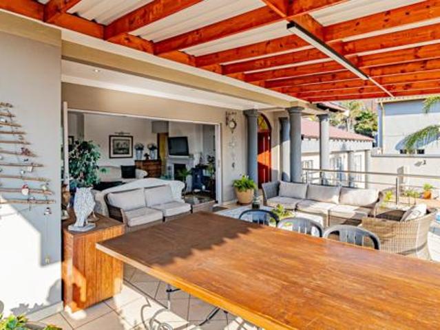 4 Bedroom House in Bergbron