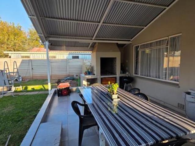 4 Bedroom House in Bergsig
