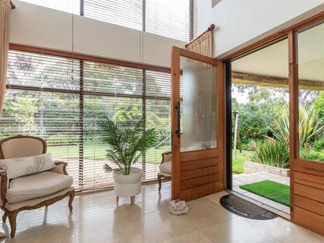 4 Bedroom House in Bergvliet