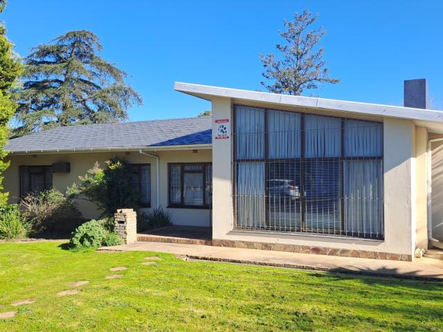 4 Bedroom House in Bergzicht