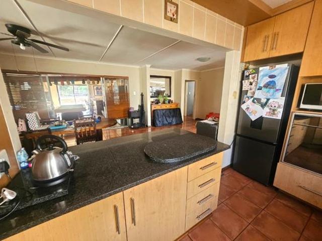 4 Bedroom House in Bergzicht