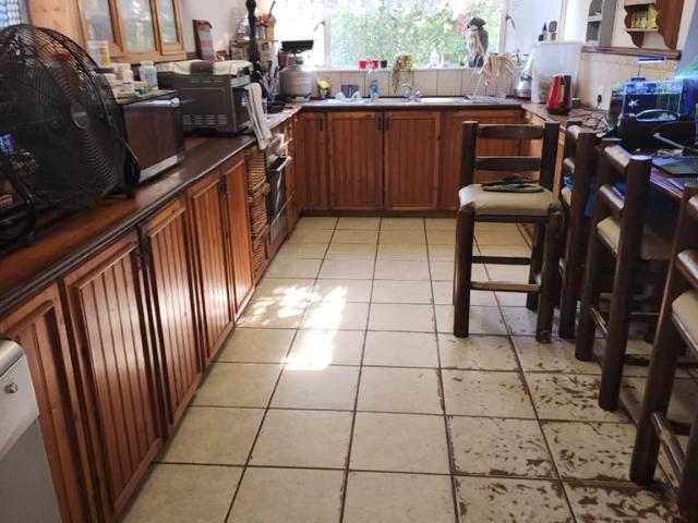 4 Bedroom House in Bergzicht