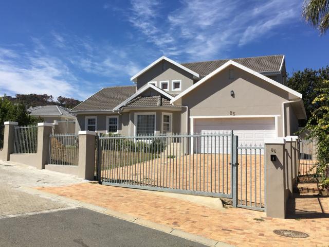 4 Bedroom House in Bizweni