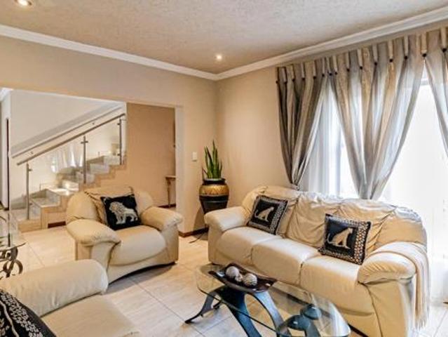 4 Bedroom House in Blue Valley Golf Estate