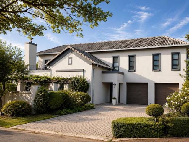 4 Bedroom House in Blue Valley Golf Estate