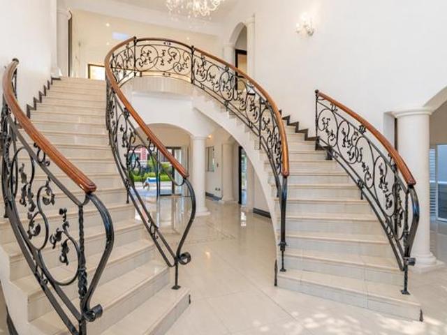 4 Bedroom House in Blue Valley Golf Estate