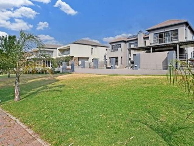 4 Bedroom House in Blue Valley Golf Estate