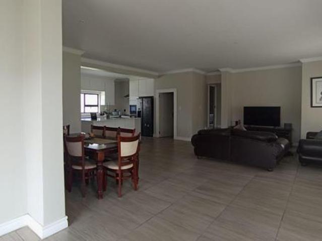 4 Bedroom House in Blue Valley Golf Estate