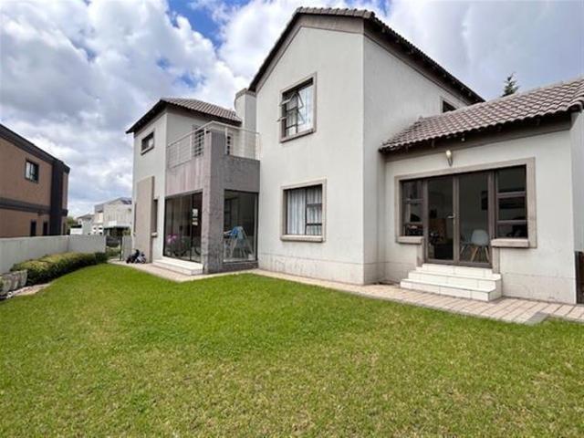4 Bedroom House in Blue Valley Golf Estate
