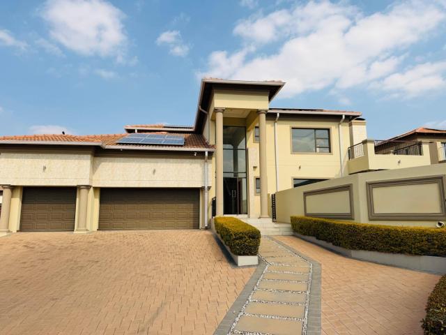 4 Bedroom House in Blue Valley Golf Estate
