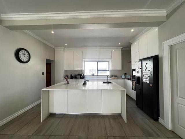 4 Bedroom House in Blue Valley Golf Estate