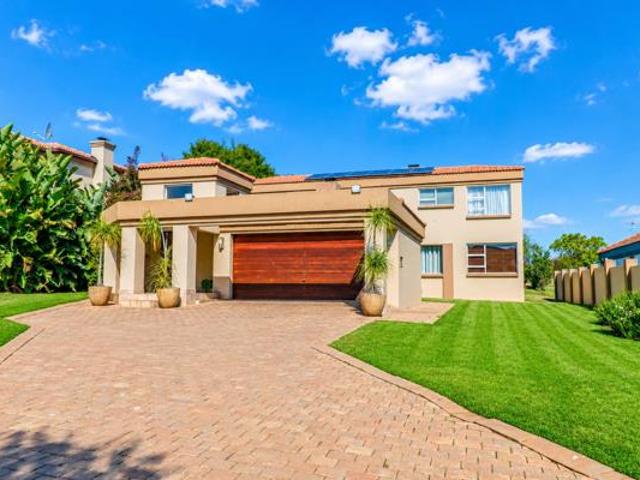 4 Bedroom House in Blue Valley Golf Estate