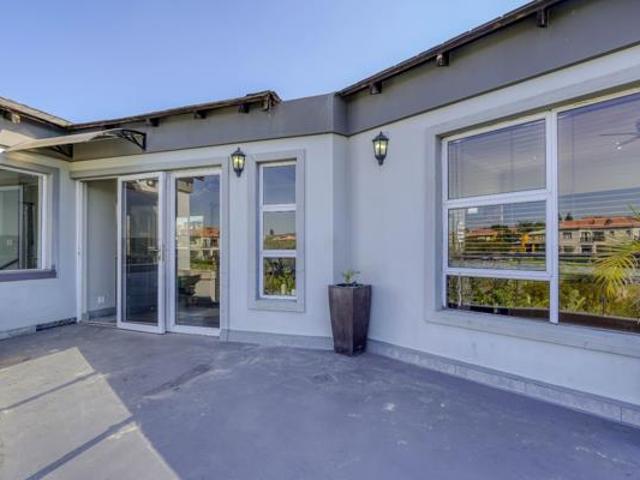 4 Bedroom House in Blue Valley Golf Estate