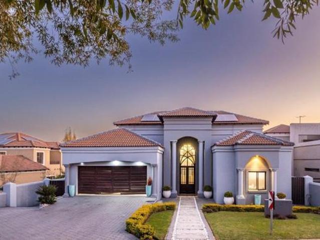 4 Bedroom House in Blue Valley Golf Estate