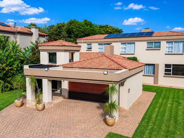 4 Bedroom House in Blue Valley Golf Estate