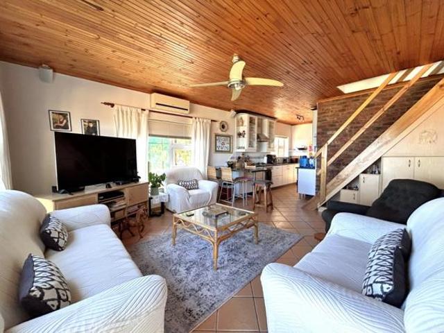 4 Bedroom House in Blue Horizon Bay