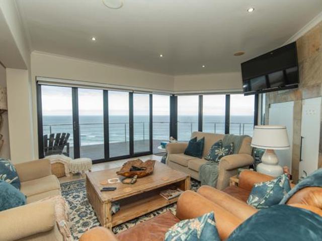 4 Bedroom House in Blue Horizon Bay