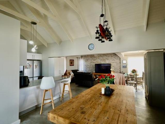 4 Bedroom House in Blue Lagoon