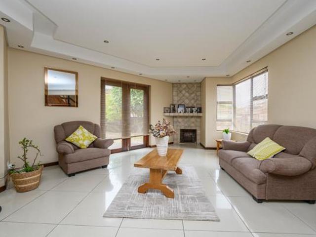 4 Bedroom House in Bluewater Bay